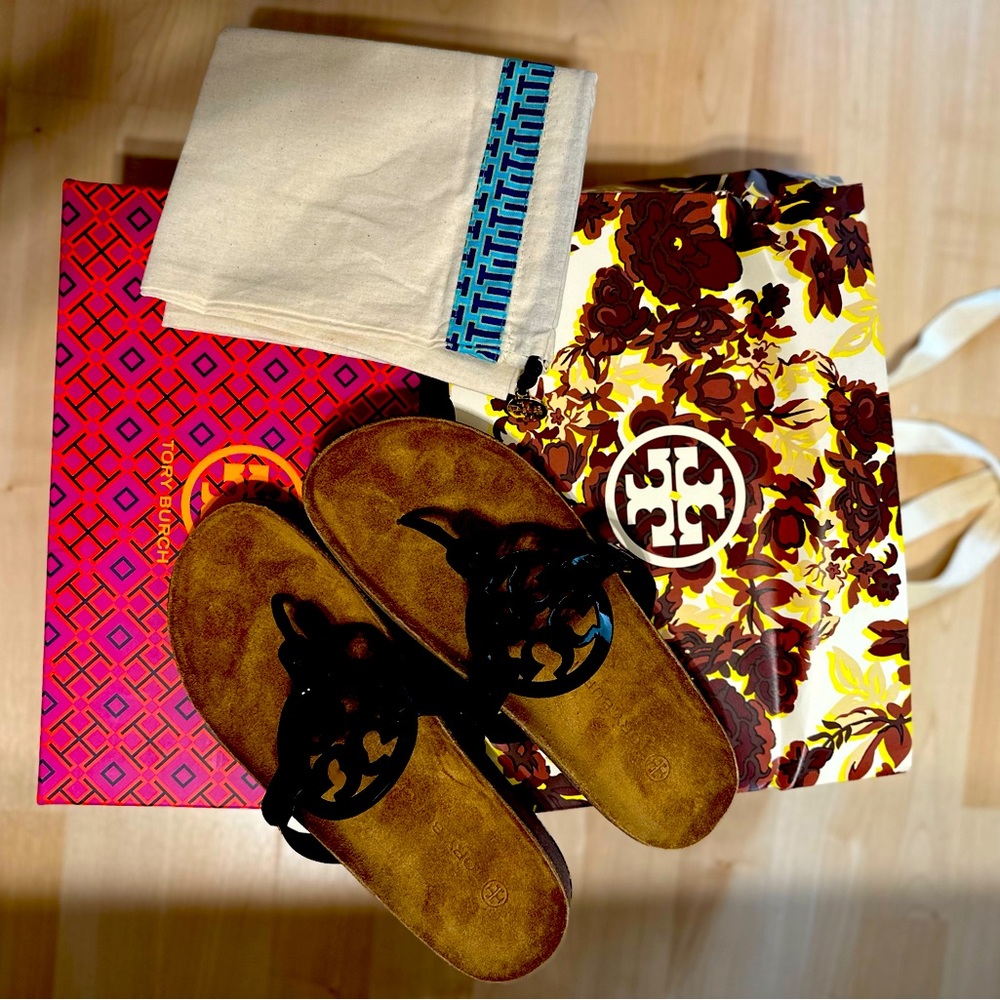 Brand new Tory Burch 8.5 patent leather cloud sandals